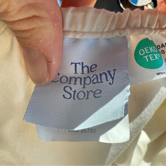 Luxurious White and Cream Eco company store sateen fitted sheets